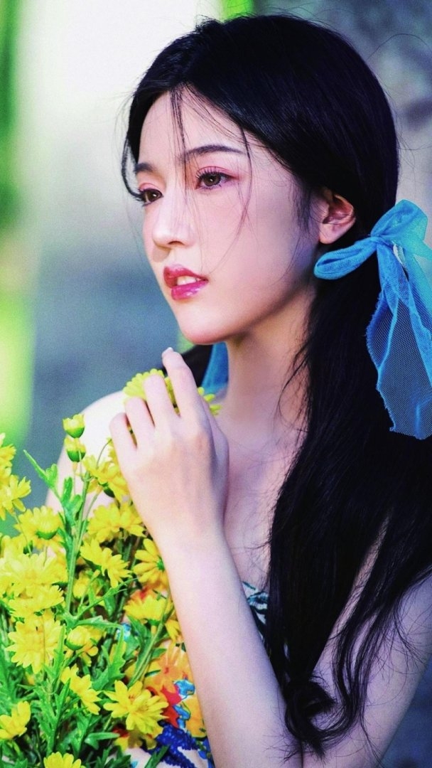 双马尾美少女香肩锁骨户外写真