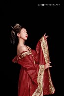 汉服美女红妆素裹长发及腰图片