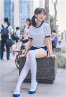 体操服萌妹子白丝美腿街拍写真